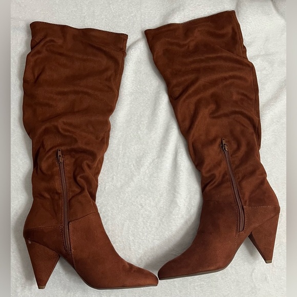 Express brown suede slouchy heeled fall essential boot womens size 9. Like new! - Picture 14 of 14